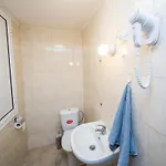 The Square - Old Flat With 2 Bedrooms, 1st Fl *