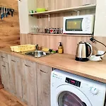 Апартаменты The Square - Old Flat With 2 Bedrooms, 1st Fl