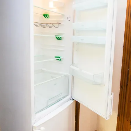 The Square - 2 Bedrooms Retro Flat With Great Location, 1st Fl Apartment
