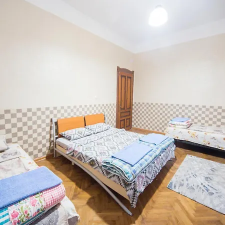 The Square - 2 Bedrooms Retro Flat With Great Location, 1st Fl *