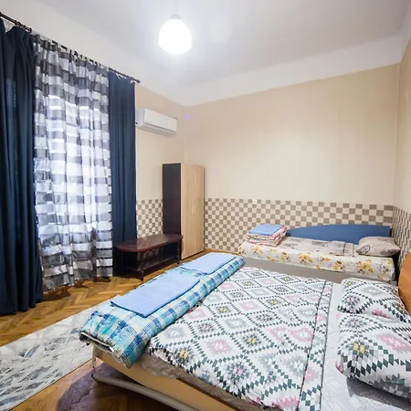 The Square - 2 Bedrooms Retro Flat With Great Location, 1st Fl * Burgas