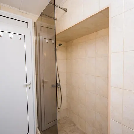 The Square - Old Flat With 2 Bedrooms, 1st Fl شقة