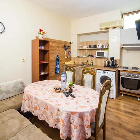 The Square - Old Flat With 2 Bedrooms, 1st Fl Appartamento