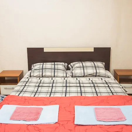 The Square - Old Flat With 2 Bedrooms, 1st Fl *