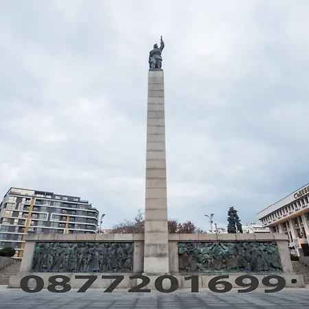 The Square - Old Flat With 2 Bedrooms, 1st Fl *