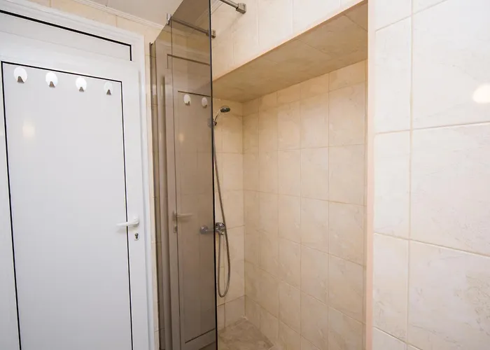 The Square - Old Flat With 2 Bedrooms, 1st Fl Апартамент