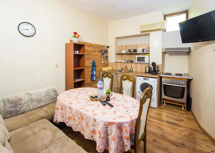 The Square - Old Flat With 2 Bedrooms, 1st Fl Апартамент