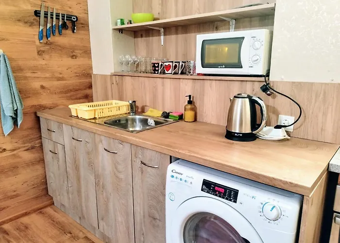 Апартамент The Square - Old Flat With 2 Bedrooms, 1st Fl